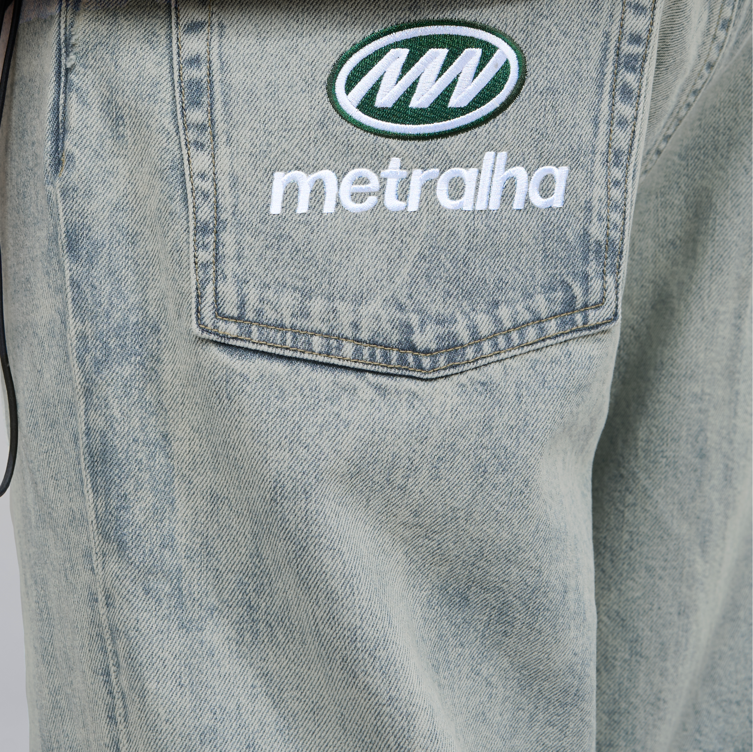 METRALHA MONOGRAM JEANS BLEASHED