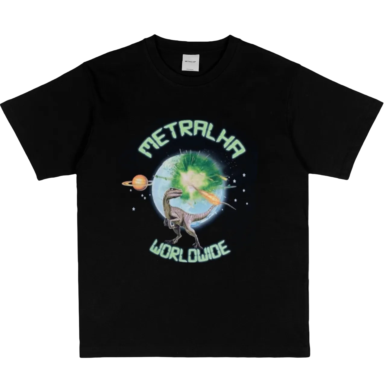 Black t-shirt with a graphic design featuring a dinosaur and planets, labeled 'METRALHA WORLDWIDE'.